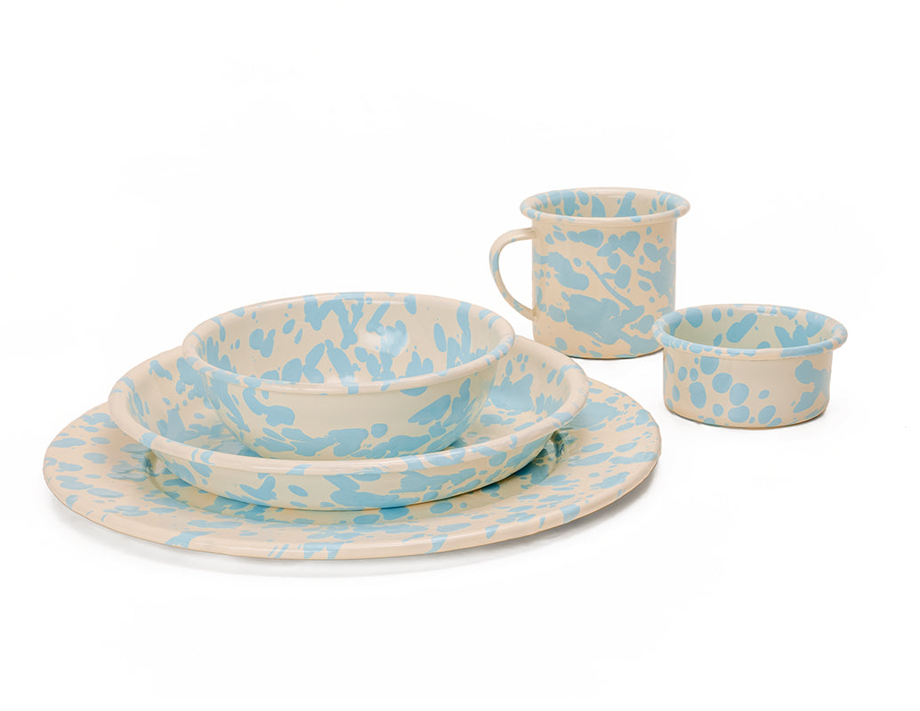 Vajilla de peltre crema con manchas menta sin bordes para 4 personas