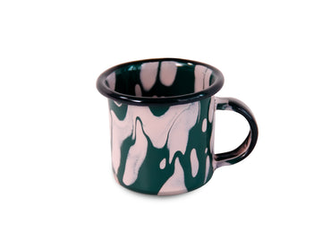 Taza para expreso de peltre verde con manchas rosas y borde negro