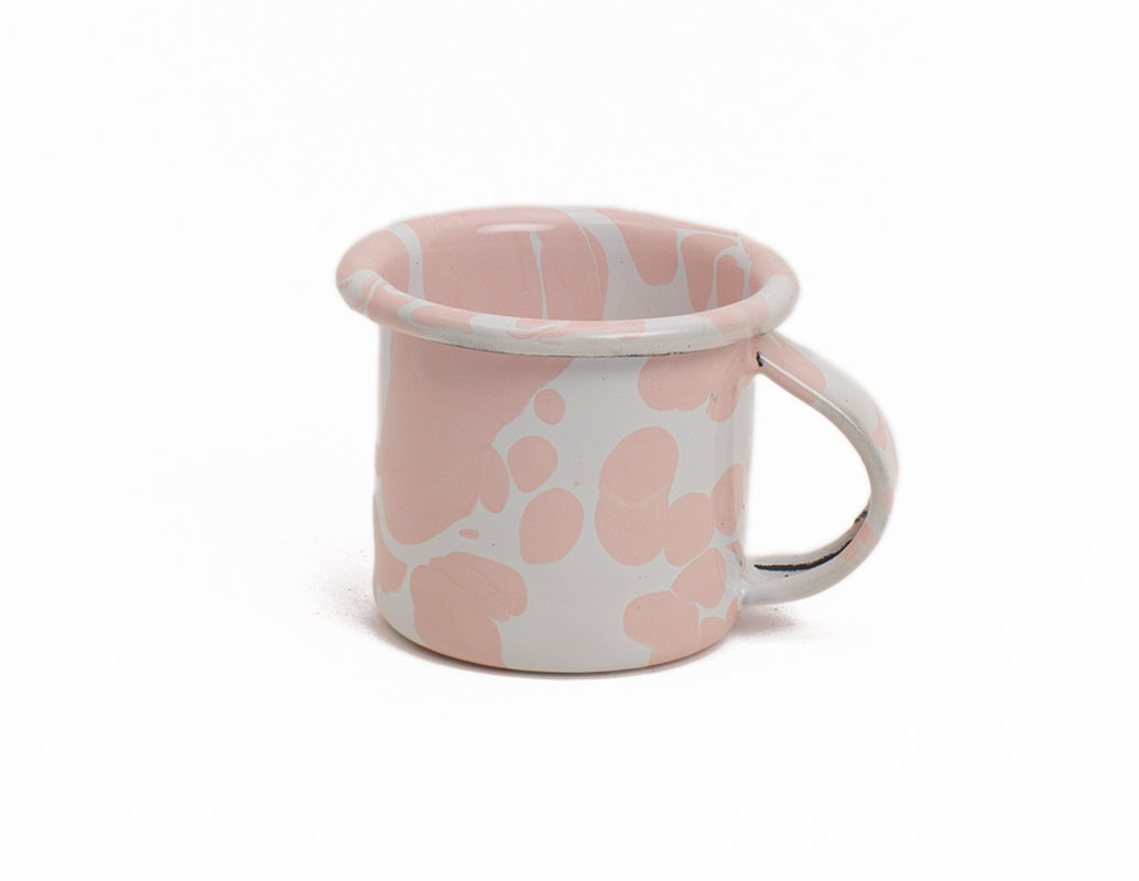 Taza para expreso blanca con manchas rosas de peltre sin bordes